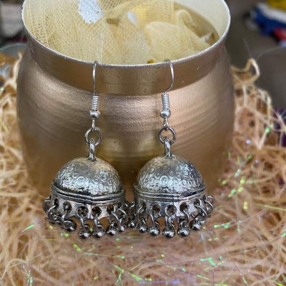 Pretty jhumkas in German silver. BRAND NEW. NEVER USED. - Picture 3 of 3